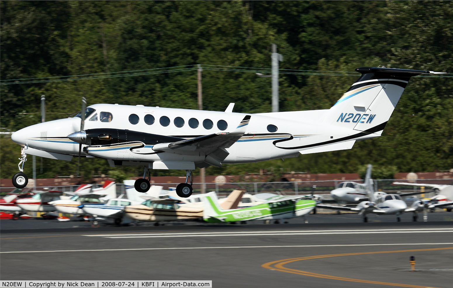 N20EW, Raytheon Aircraft Company B300 C/N FL-260, /