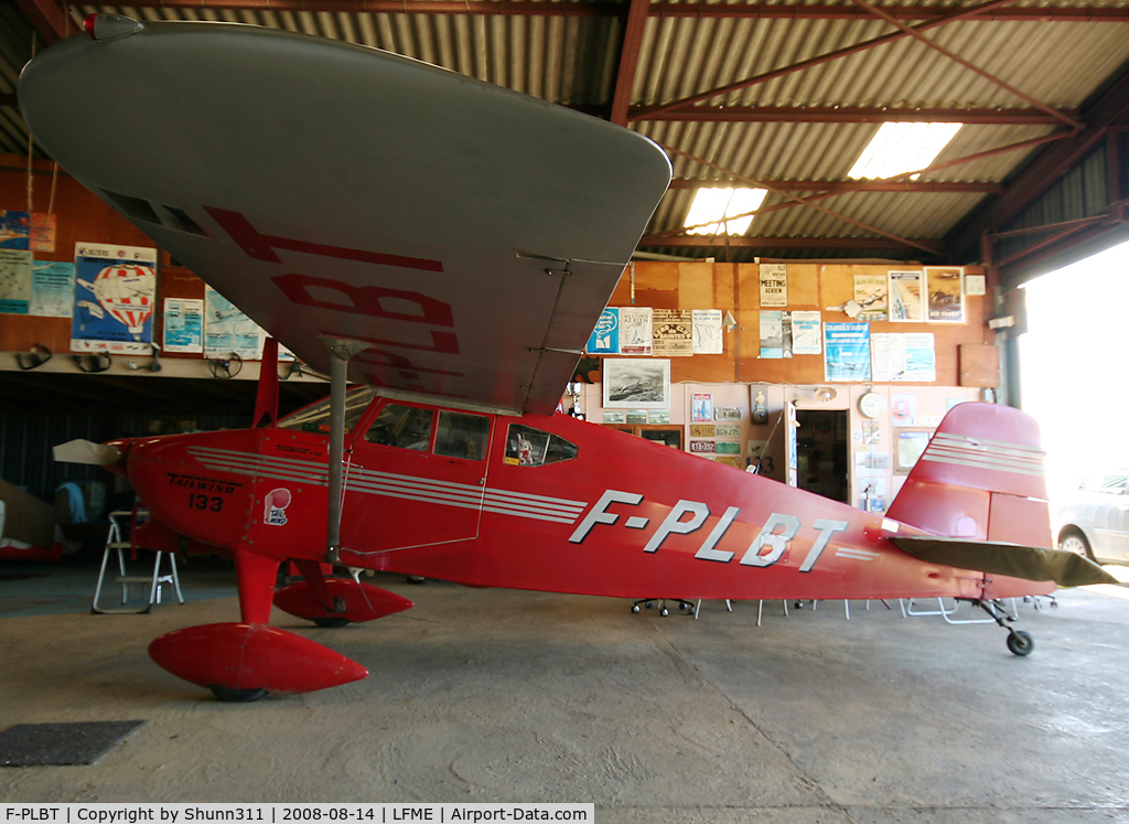 F-PLBT, Wittman W-8 Tailwind C/N 522, Inside his hangard...