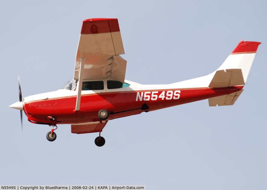 N5549S, Cessna R182 Skylane RG C/N R18201607, On approach to 17L.