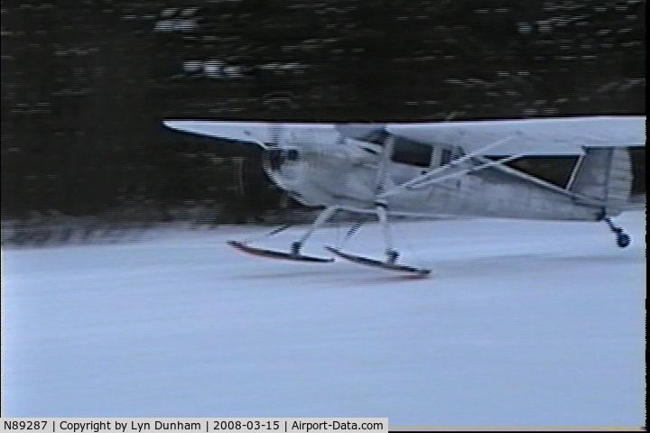 N89287, 1946 Cessna 140 C/N 8313, Landing on Skis