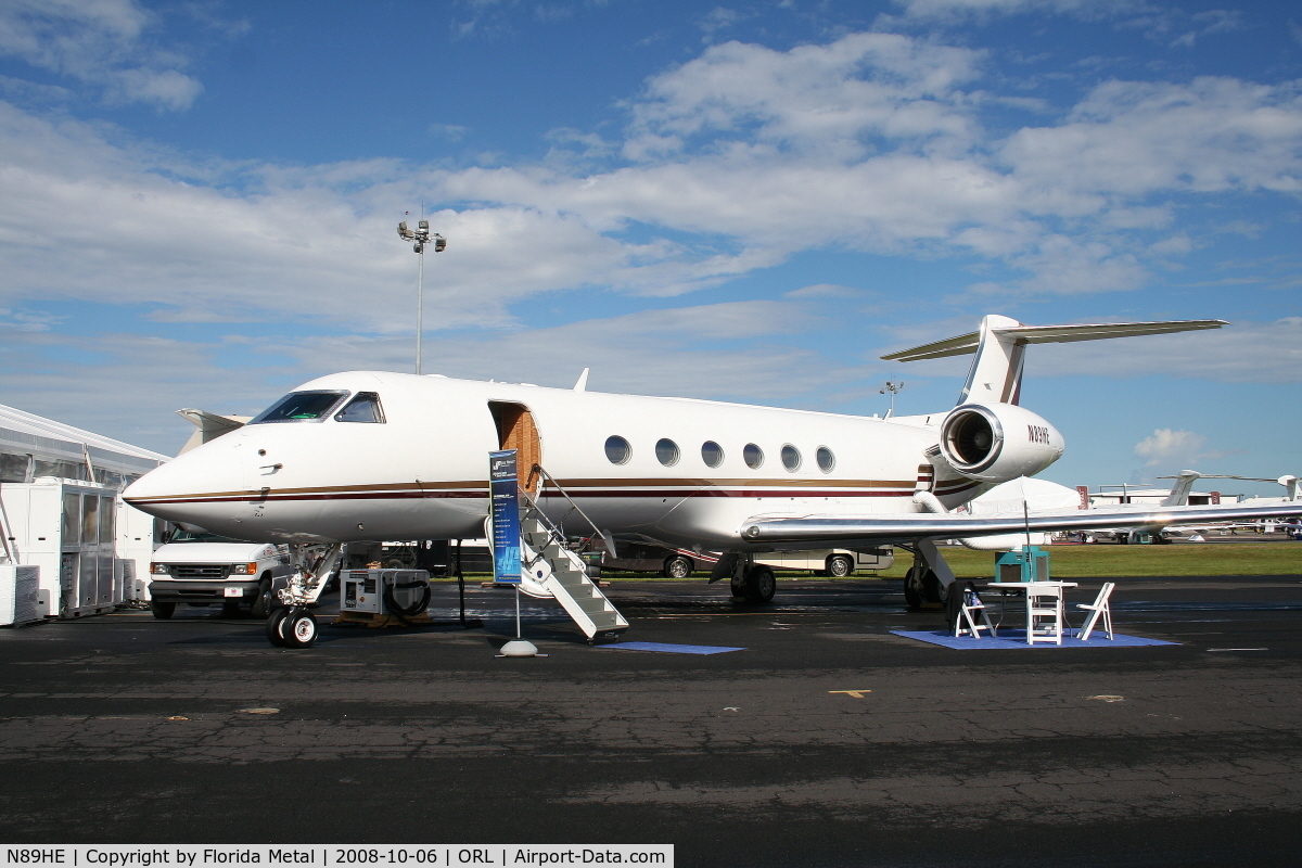 N89HE, 1999 Gulfstream Aerospace G-V C/N 568, Gulfstream V at NBAA