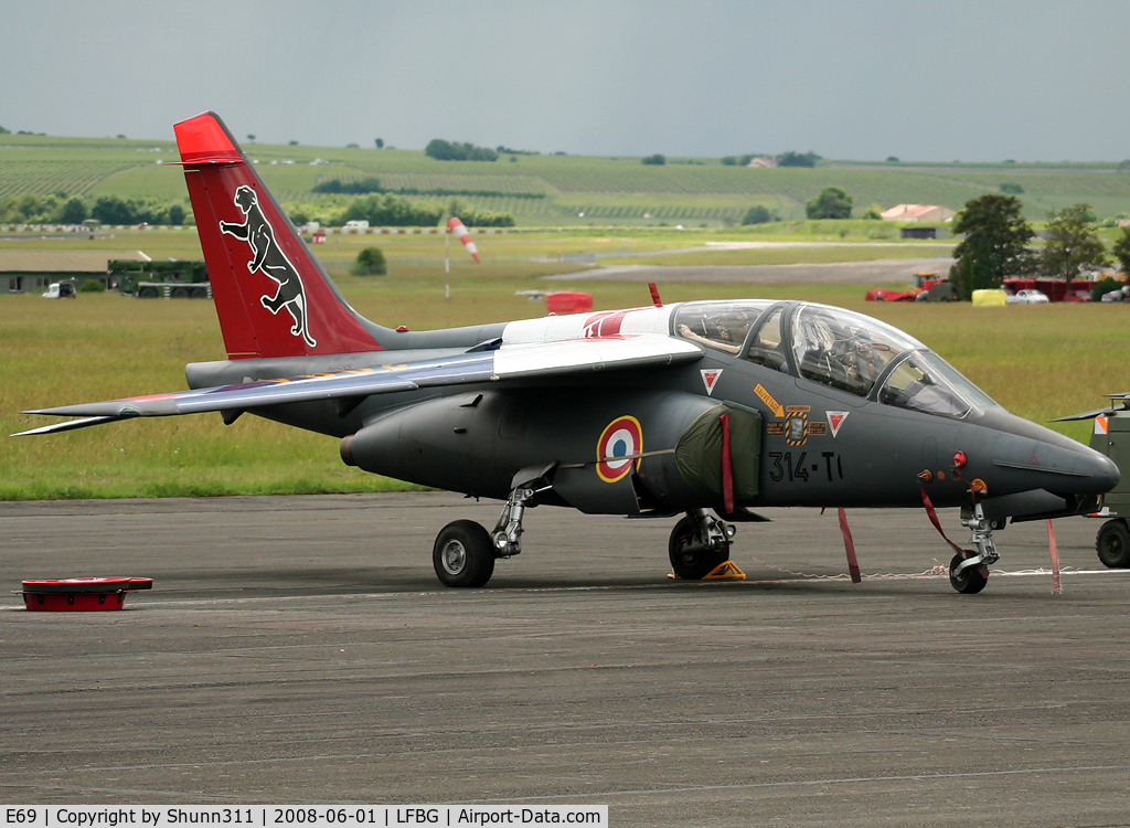 E69, Dassault-Dornier Alpha Jet E C/N E69, Used as spare during LFBG Airshow 2008... Other special c/s on right side