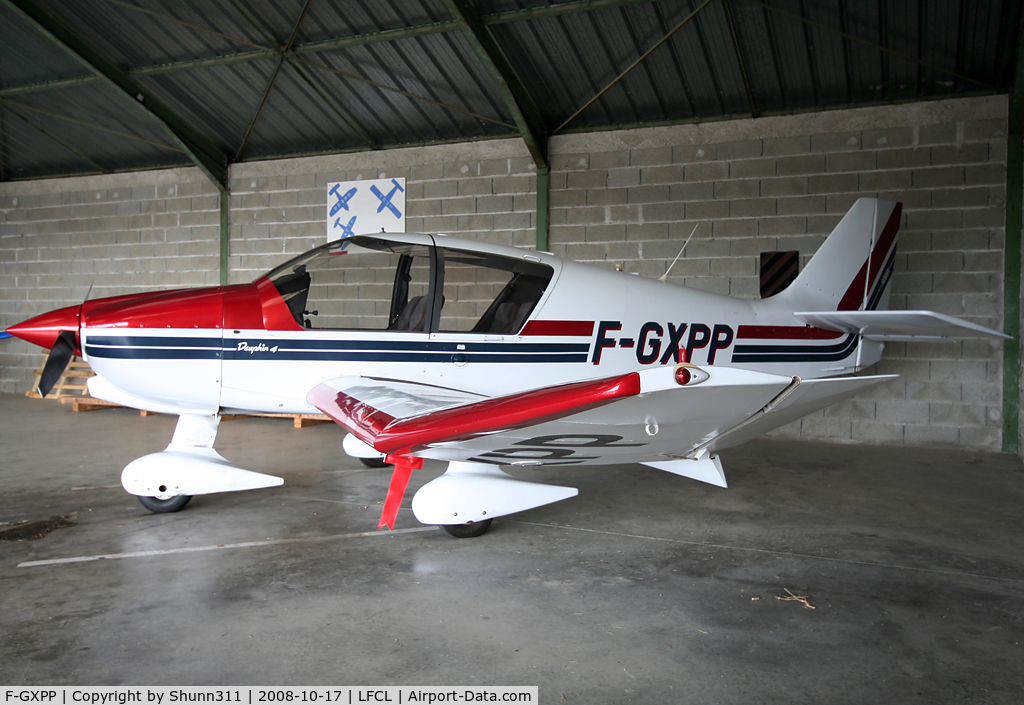 F-GXPP, Robin DR-400-140B Major C/N 2500, Inside Airclub's hangar...