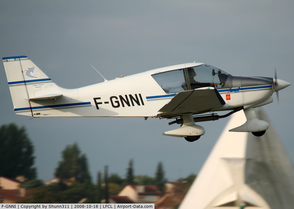 F-GNNI, Robin DR-400-120 Dauphin 2+2 C/N 2252, Take off rwy 34