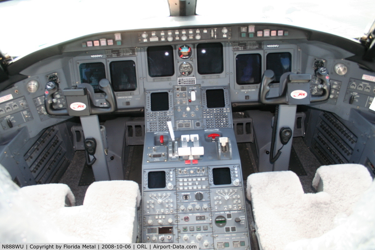N888WU, 2001 Bombardier CRJ-200ER (CL-600-2B19) C/N 7481, Bombardier Challenger 850