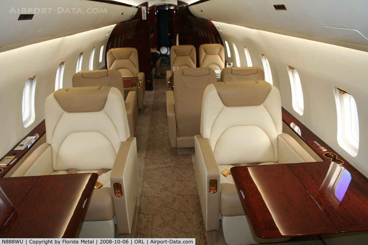 N888WU, 2001 Bombardier CRJ-200ER (CL-600-2B19) C/N 7481, Bombardier Challenger 850