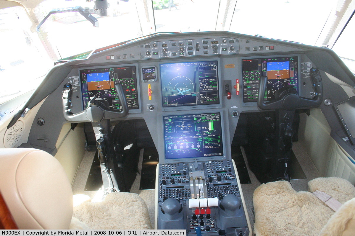 N900EX, 2008 Dassault Falcon 900EX C/N 201, Falcon 900LX cockpit