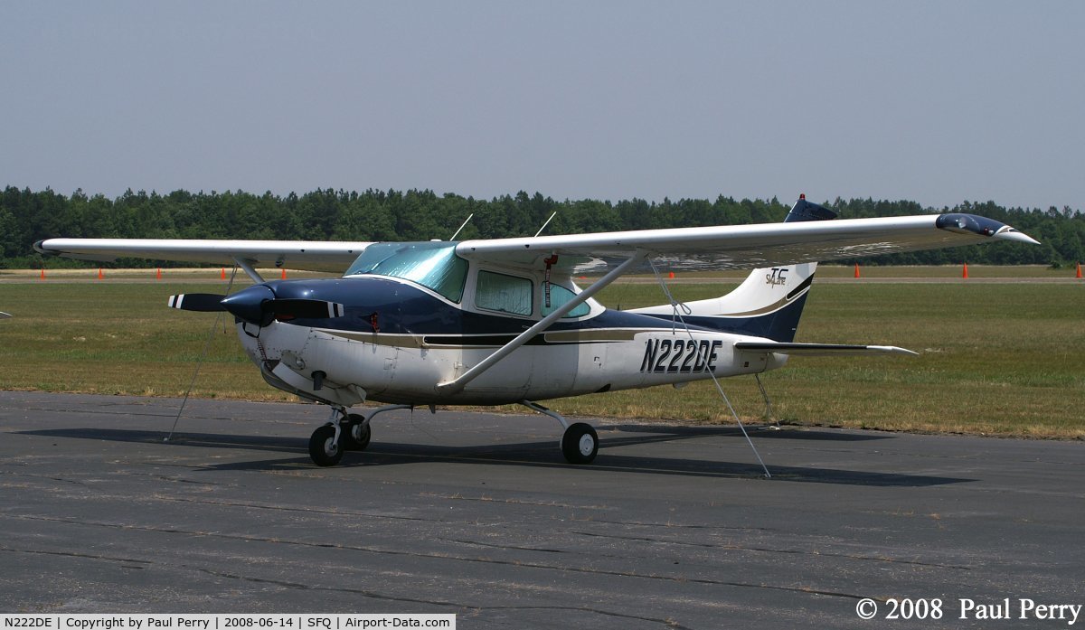 N222DE, 1979 Cessna TR182 Turbo Skylane RG C/N R18201005, Despite her years, she looks great