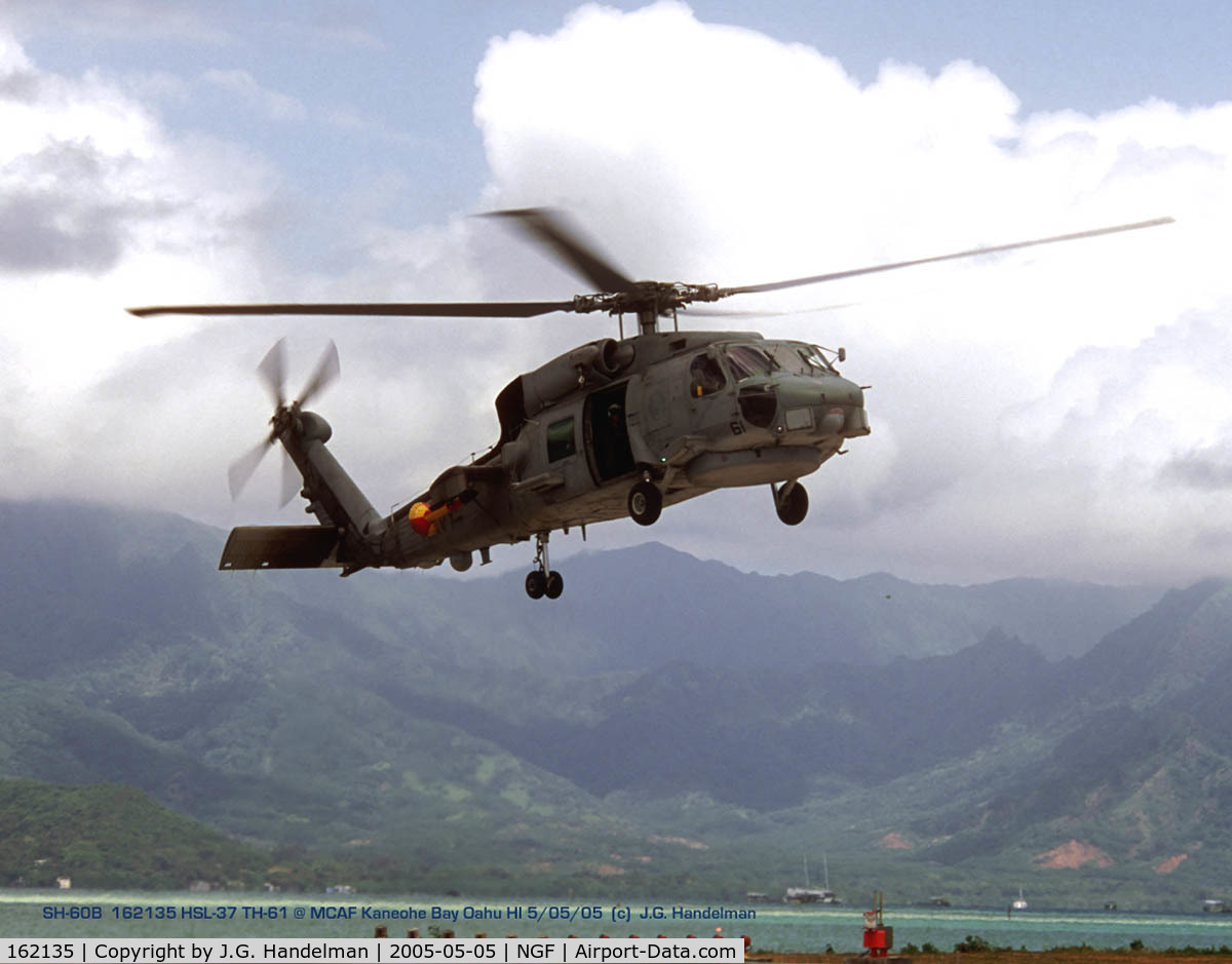 162135, Sikorsky SH-60B Seahawk C/N 70-0425, SH-60B lifts off at MCAF Kaneohe Bay HI