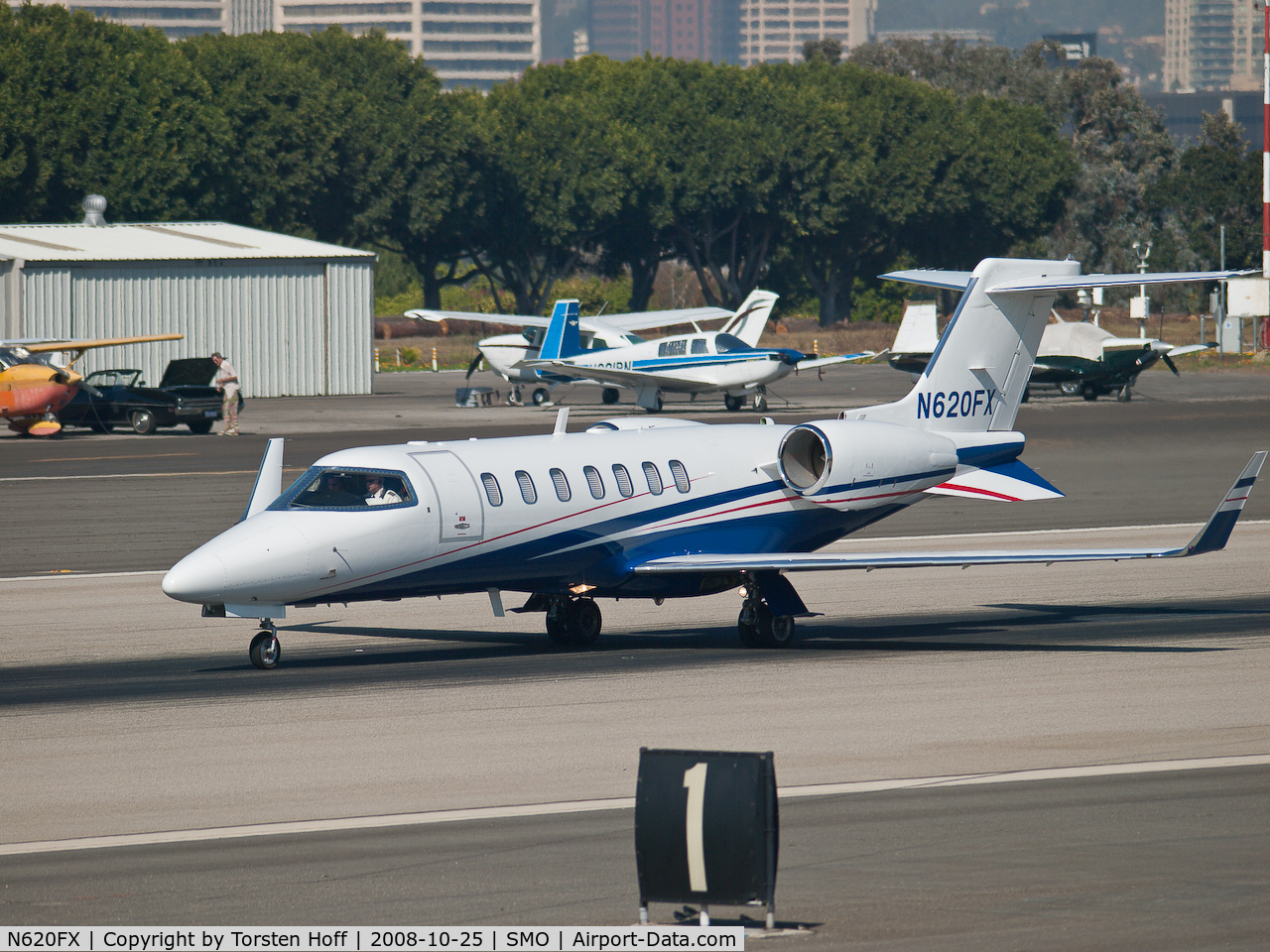 N620FX, 2007 Learjet Inc 45 C/N 2085, N620FX departing from RWY 21