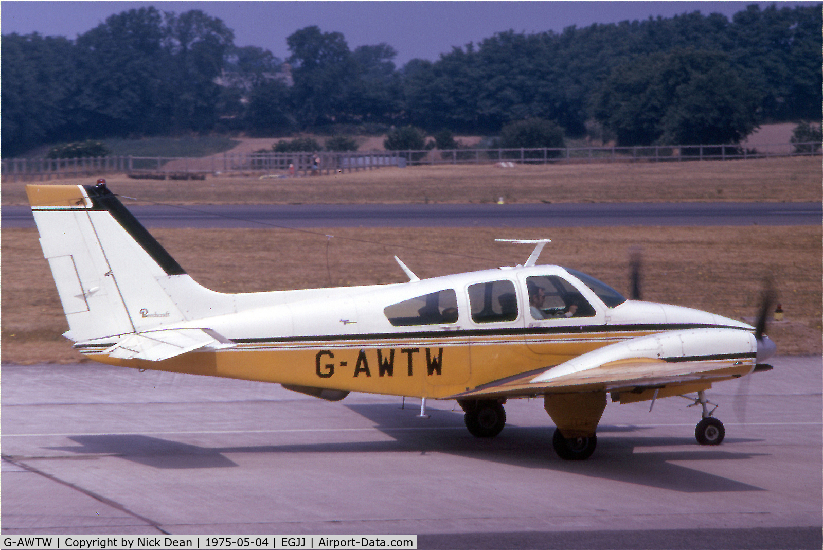 G-AWTW, 1969 Beech 95-B55 Baron Baron C/N TC-1200, /