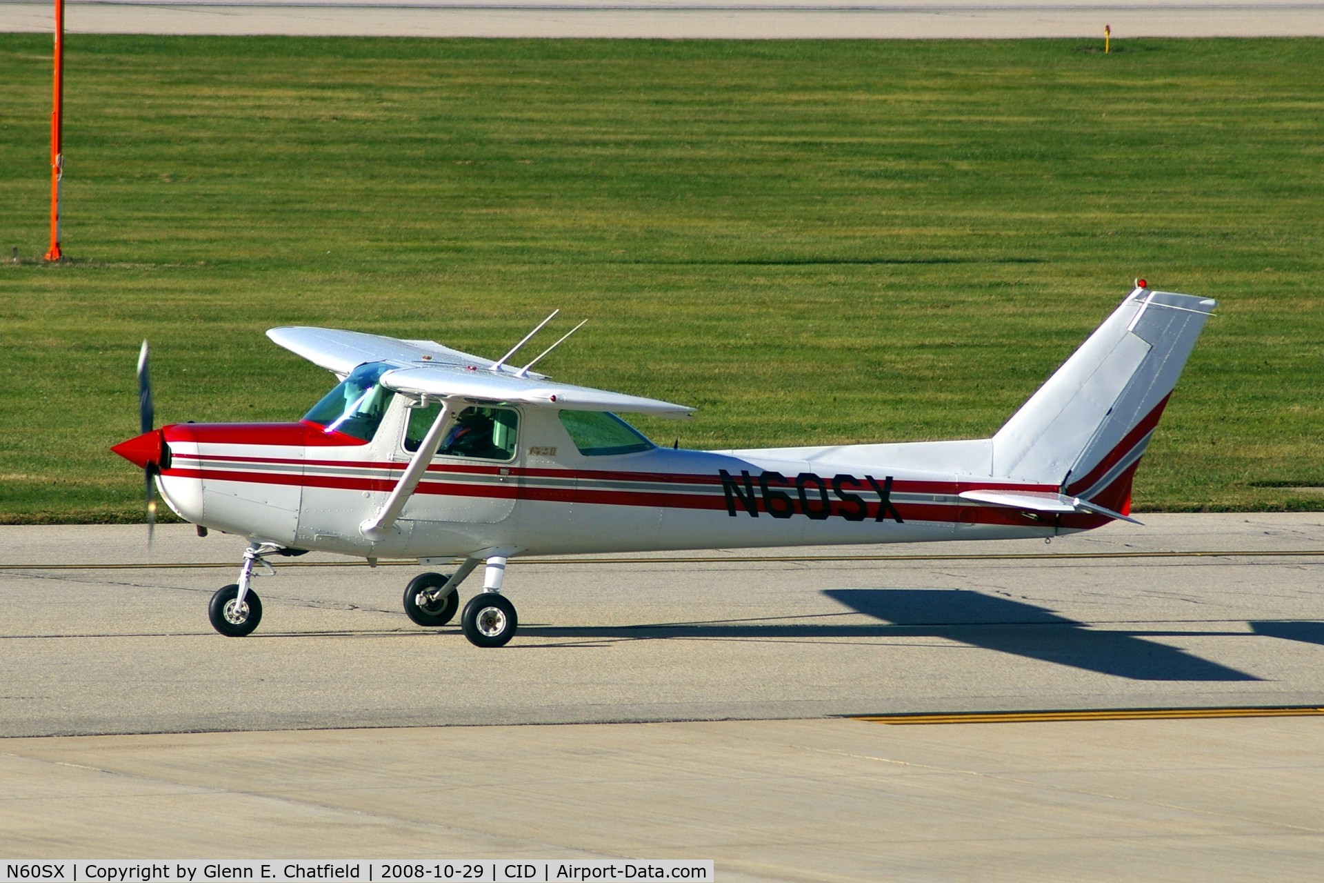 N60SX, 1981 Cessna 152 C/N 15285148, Taxiing past my window on the way to Runway 27