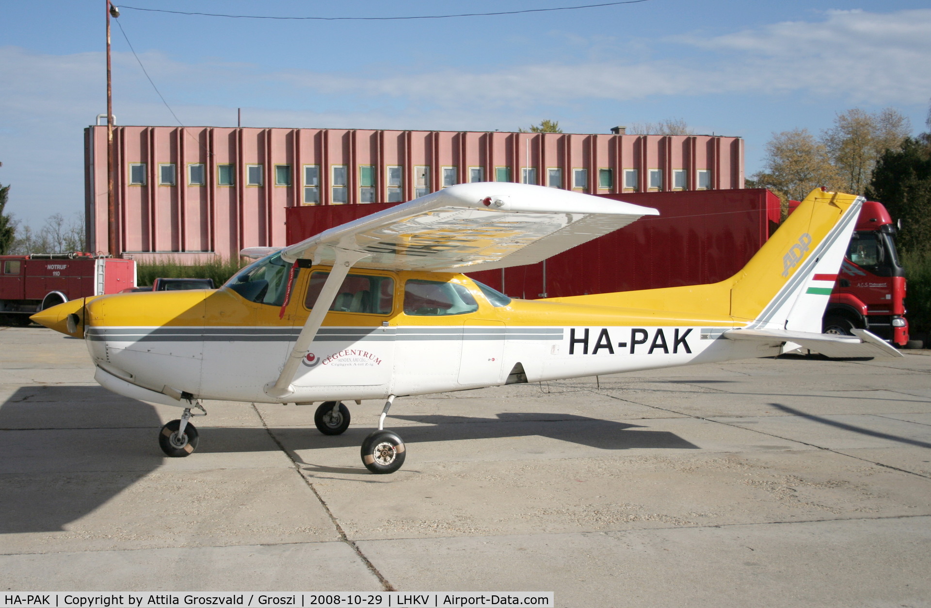 HA-PAK, 1980 Cessna 172RG Cutlass RG C/N 172RG-0375, Kaposújlak airport (LHKV)