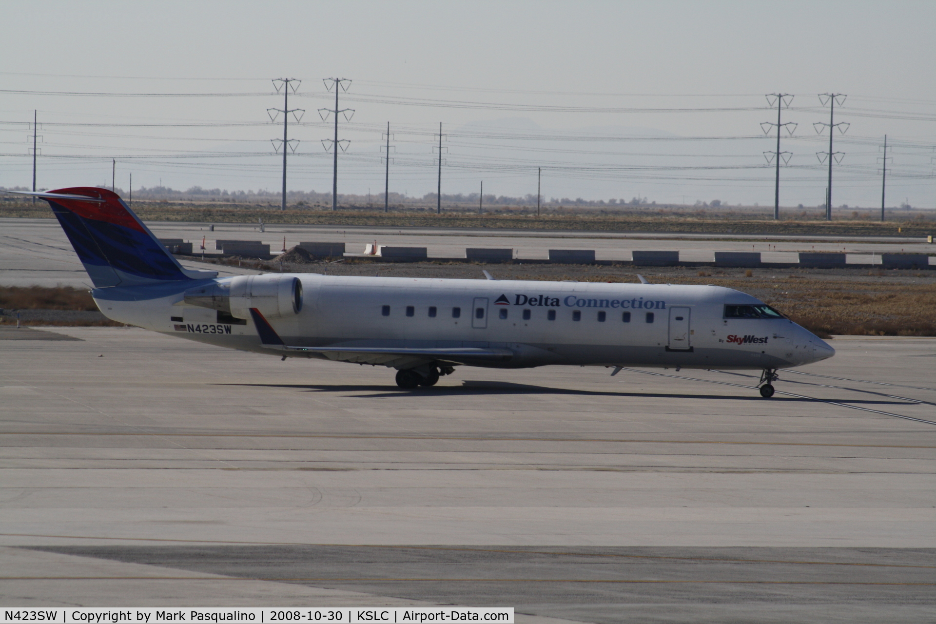 N423SW, 2000 Bombardier CRJ-200LR (CL-600-2B19) C/N 7456, CL-600-2B19