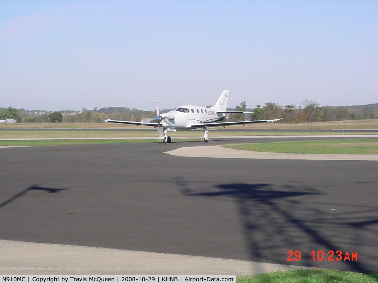 N910MC, 2008 AIR Epic LT C/N 020, Taxing to ramp...