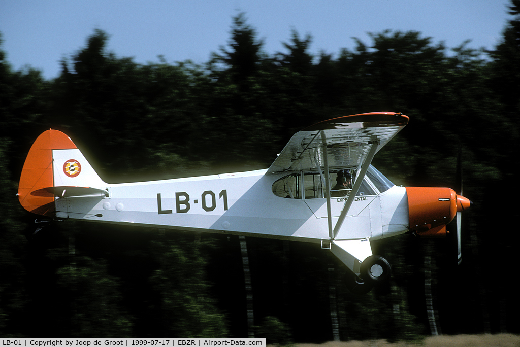 LB-01, 1954 Piper L-21B Super Cub (PA-18-135) C/N 18-3803, Belgium is one of the last air forces to operate the venerable Piper Cup. It is being used for glider towing.