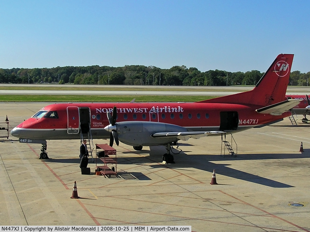 N447XJ, 1998 Saab 340B C/N 340B-447, On turnround at Memphis