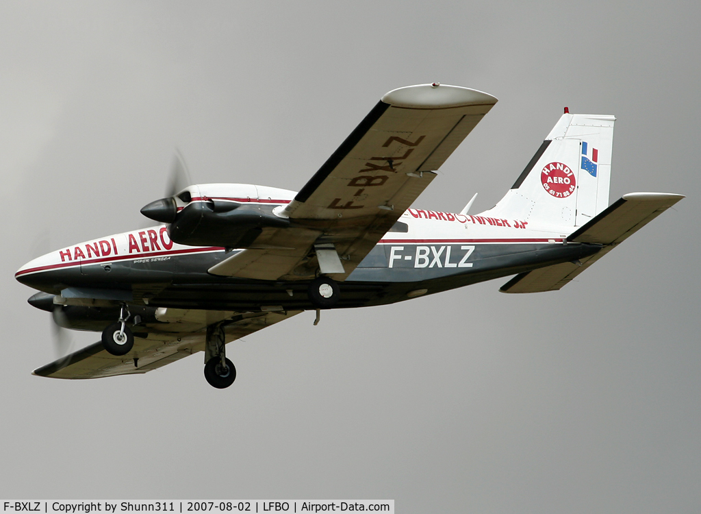 F-BXLZ, Piper PA-34-200 C/N 347450216, Landing rwy 32L
