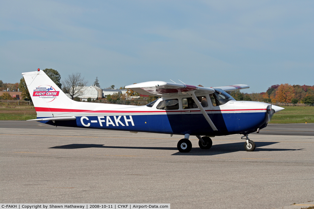 C-FAKH, 1998 Cessna 172S C/N 172S8008, Going though checklist before Taxi