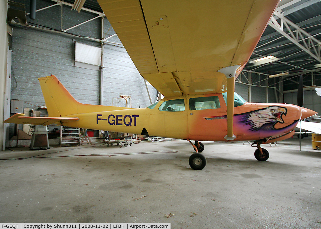 F-GEQT, Cessna 172RG Cutlass RG C/N 172RG-0419, Sended and hangared... Nice c/s for this light plane !