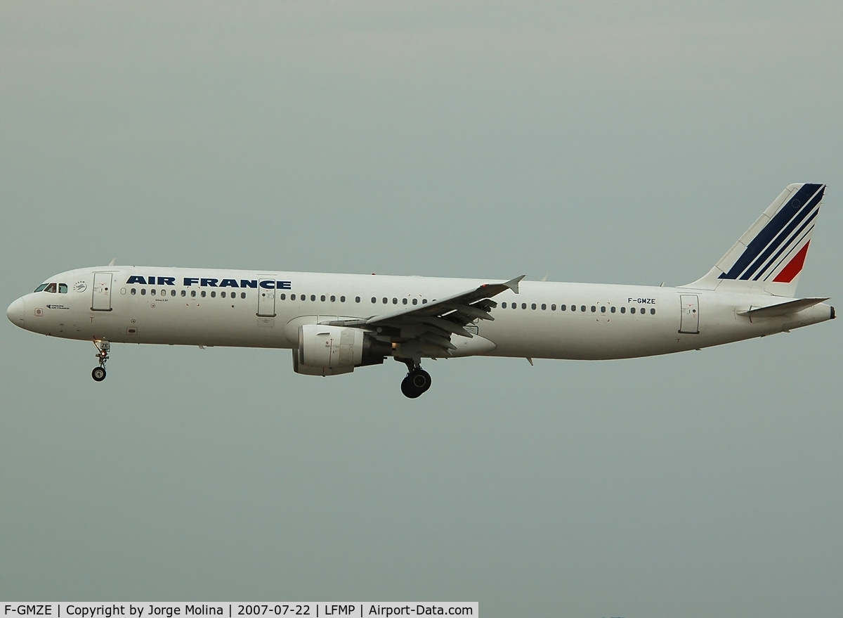 F-GMZE, 1995 Airbus A321-111 C/N 544, On final to RWY 33.