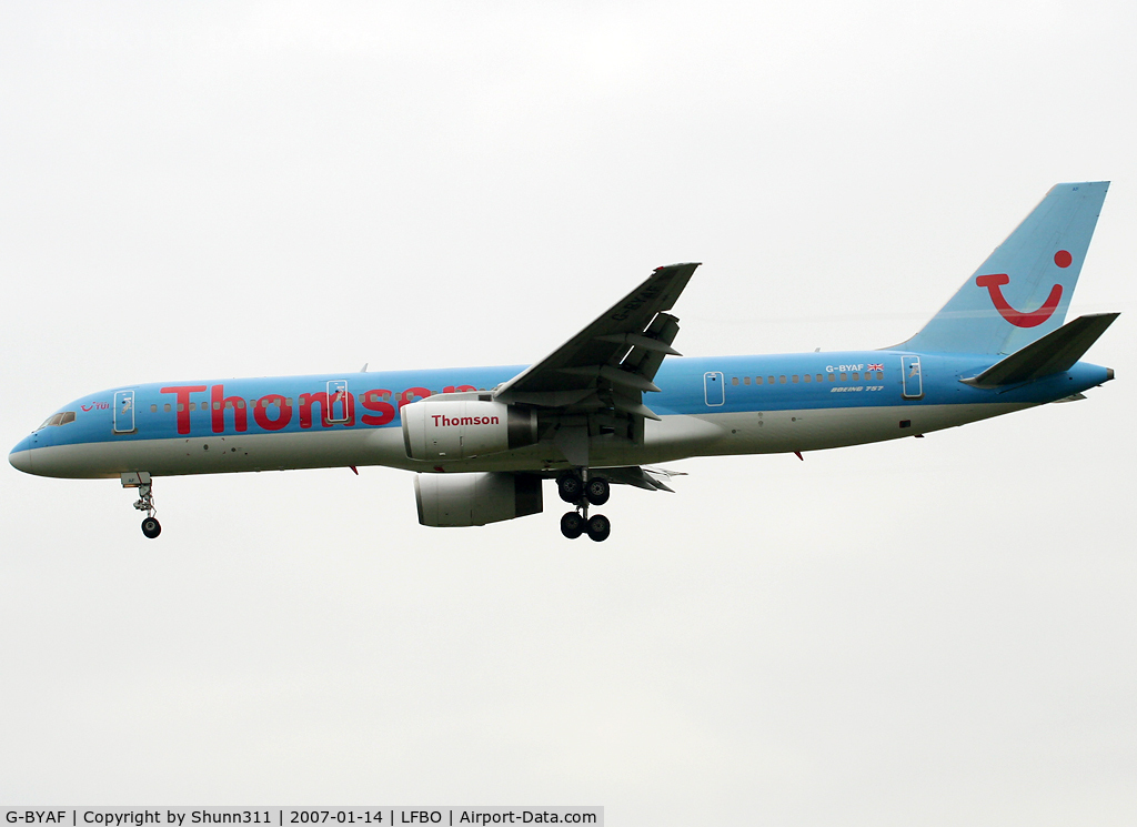 G-BYAF, 1992 Boeing 757-204 C/N 26266, Landing rwy 32L