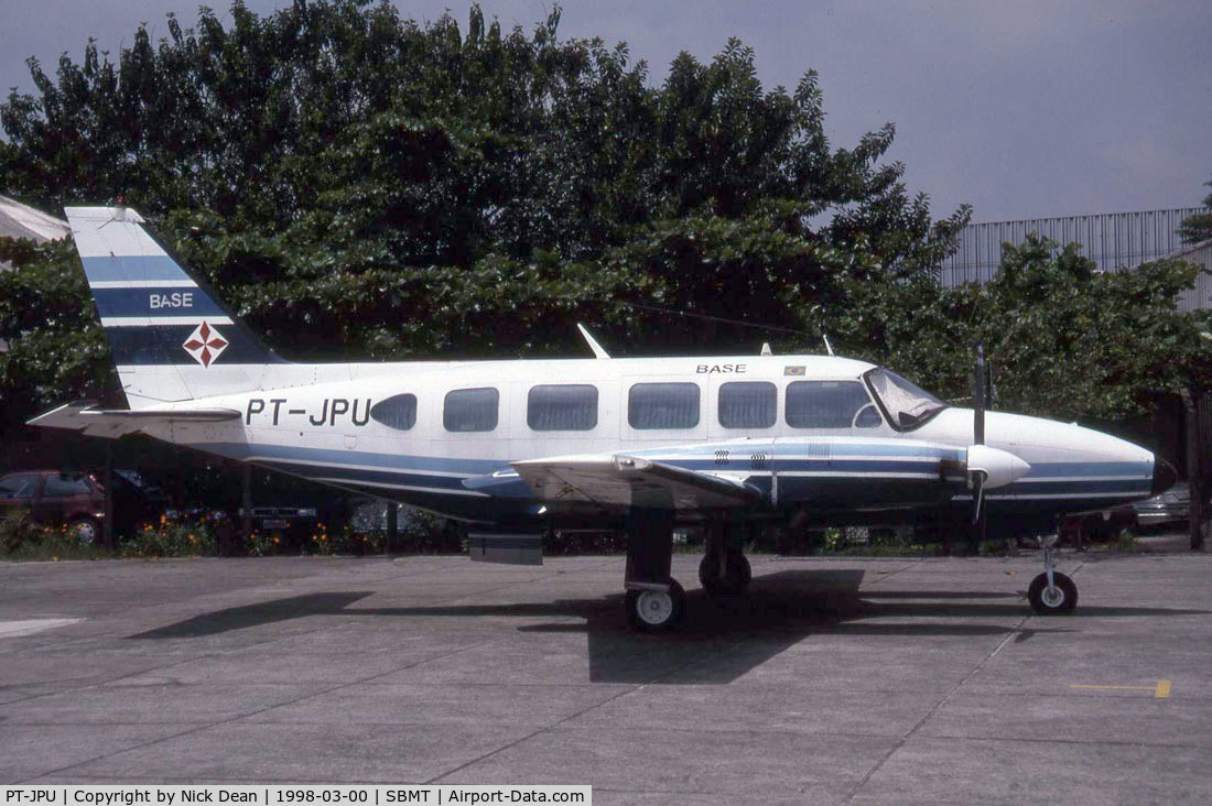 PT-JPU, 1974 Piper PA-31-350 Navajo Chieftain Chieftain C/N 31-7405153, Scanned from a slide