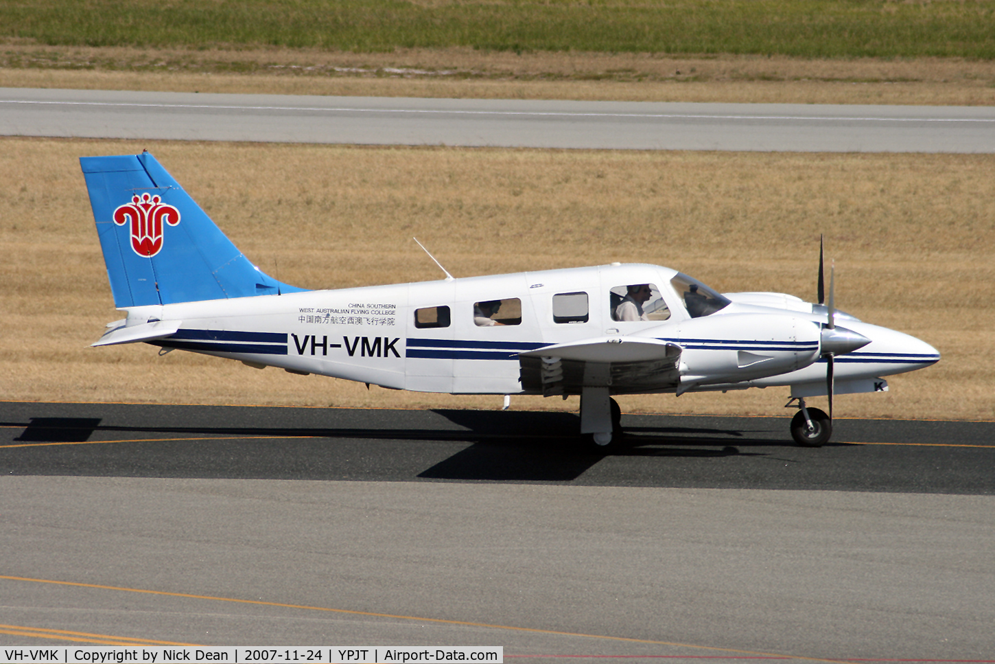 VH-VMK, 2001 Piper PA-34-220T Seneca V C/N 3449212, /