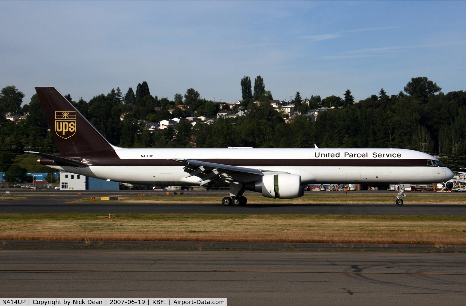 N414UP, 1988 Boeing 757-24APF C/N 23854, /