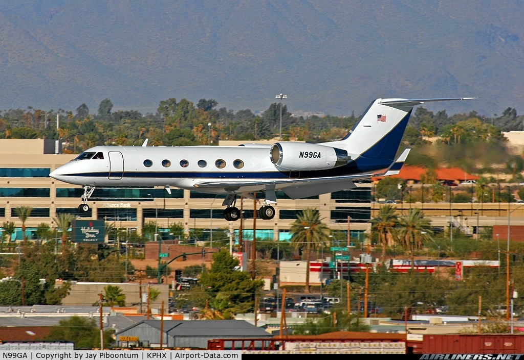 N99GA, 1992 Gulfstream Aerospace G-IV C/N 1198, Money Gram Corporate Jet (at the time Viad Corporate Jet) on final approach into Sky Harbor Intl.