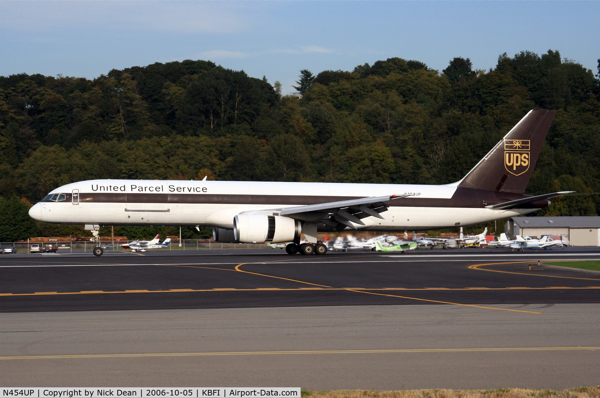 N454UP, 1995 Boeing 757-24APF C/N 25475, /