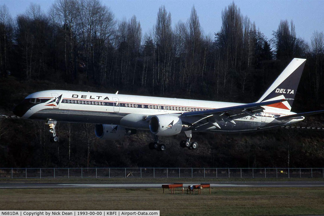 N681DA, 1993 Boeing 757-232 C/N 26957, /