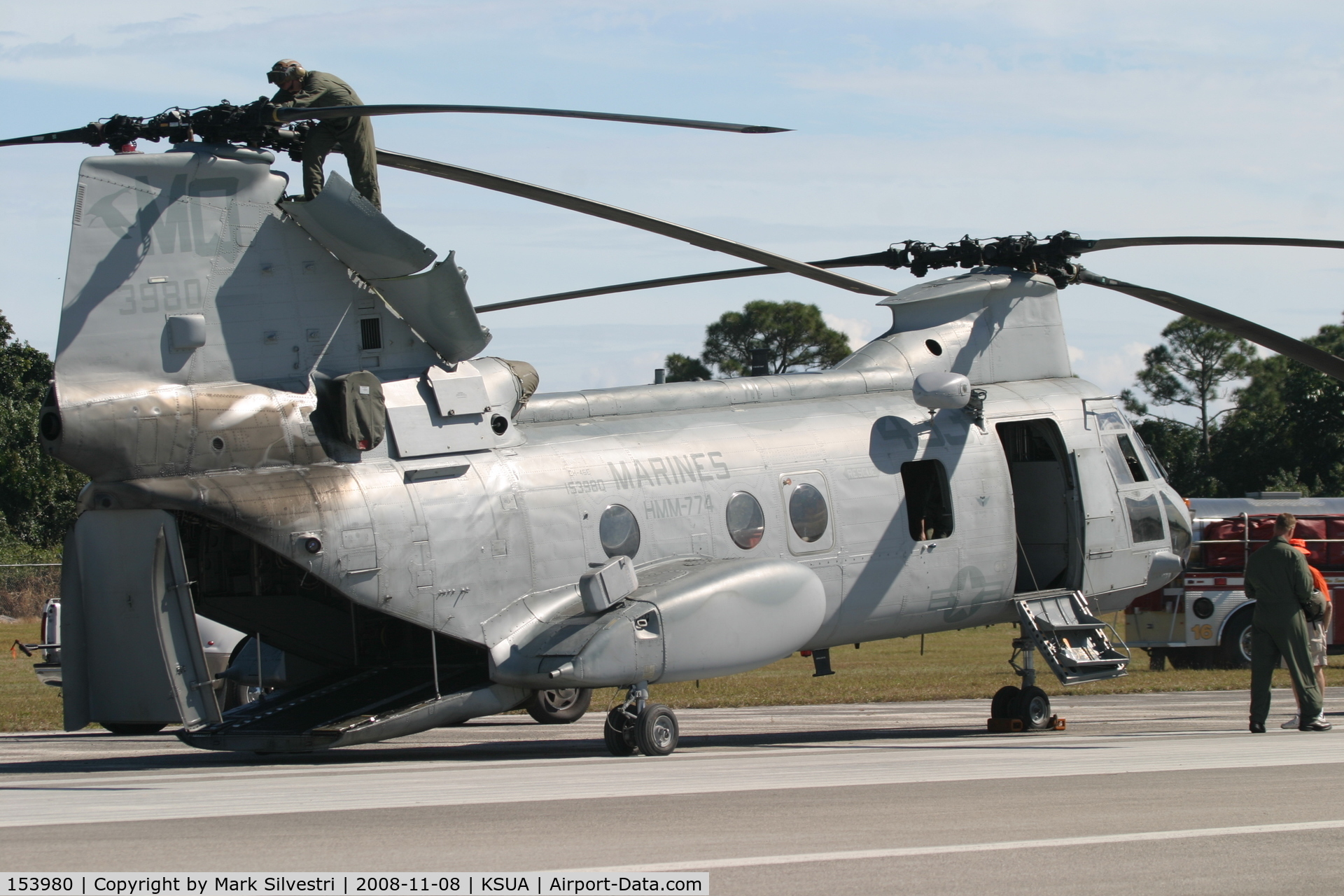 153980, Boeing Vertol CH-46E Sea Knight C/N 2331, 2008 Stuart, FL Airshow