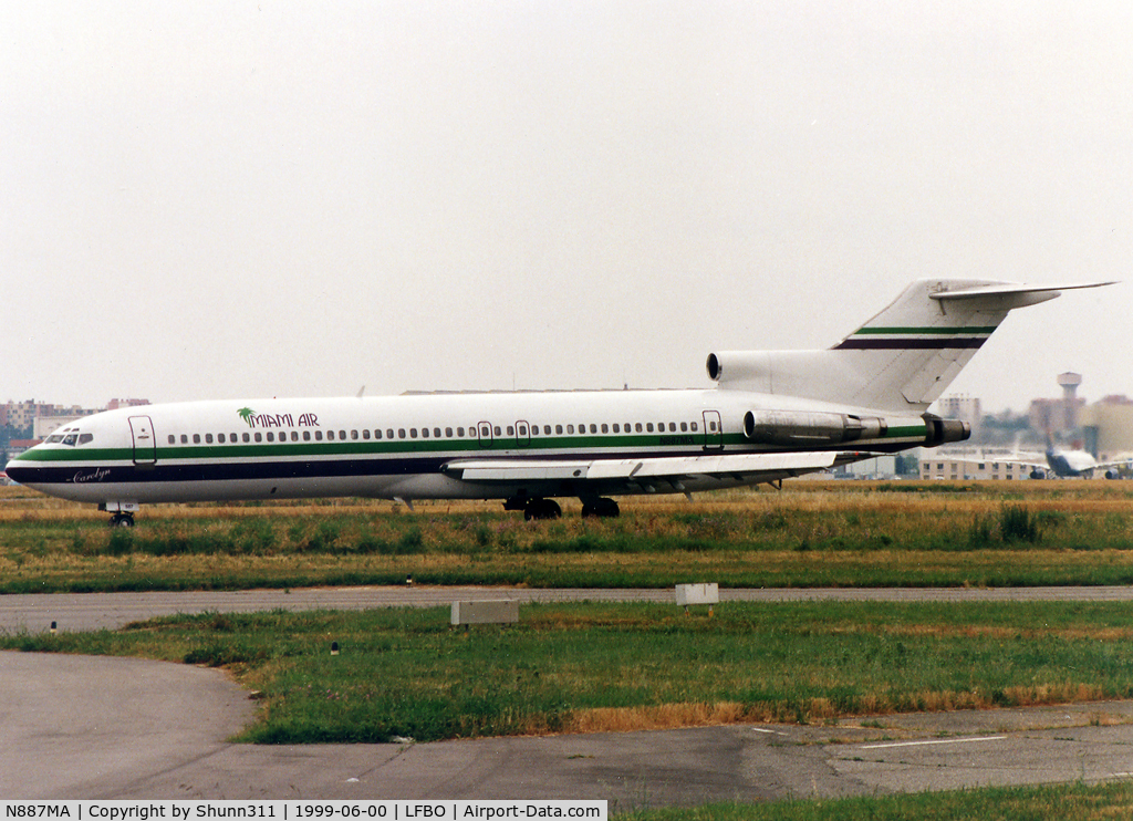 N887MA, 1979 Boeing 727-225 C/N 21857, Rolling holding point rwy 32R for departure to USA... Refuelling from Yugoslavia