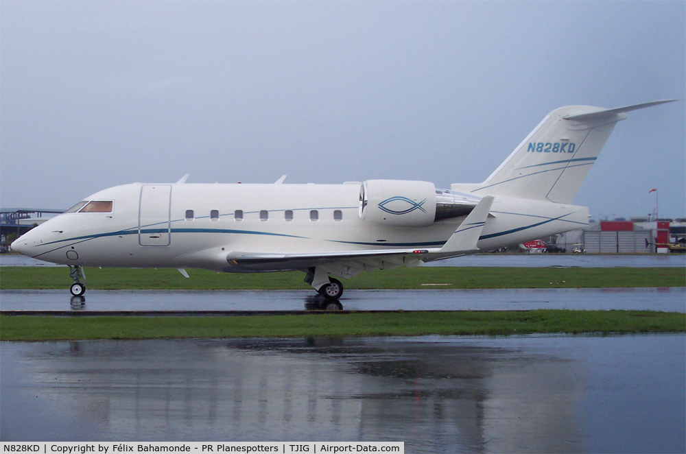 N828KD, 2004 Bombardier Challenger 604 (CL-600-2B16) C/N 5584, Taxing at SIG.