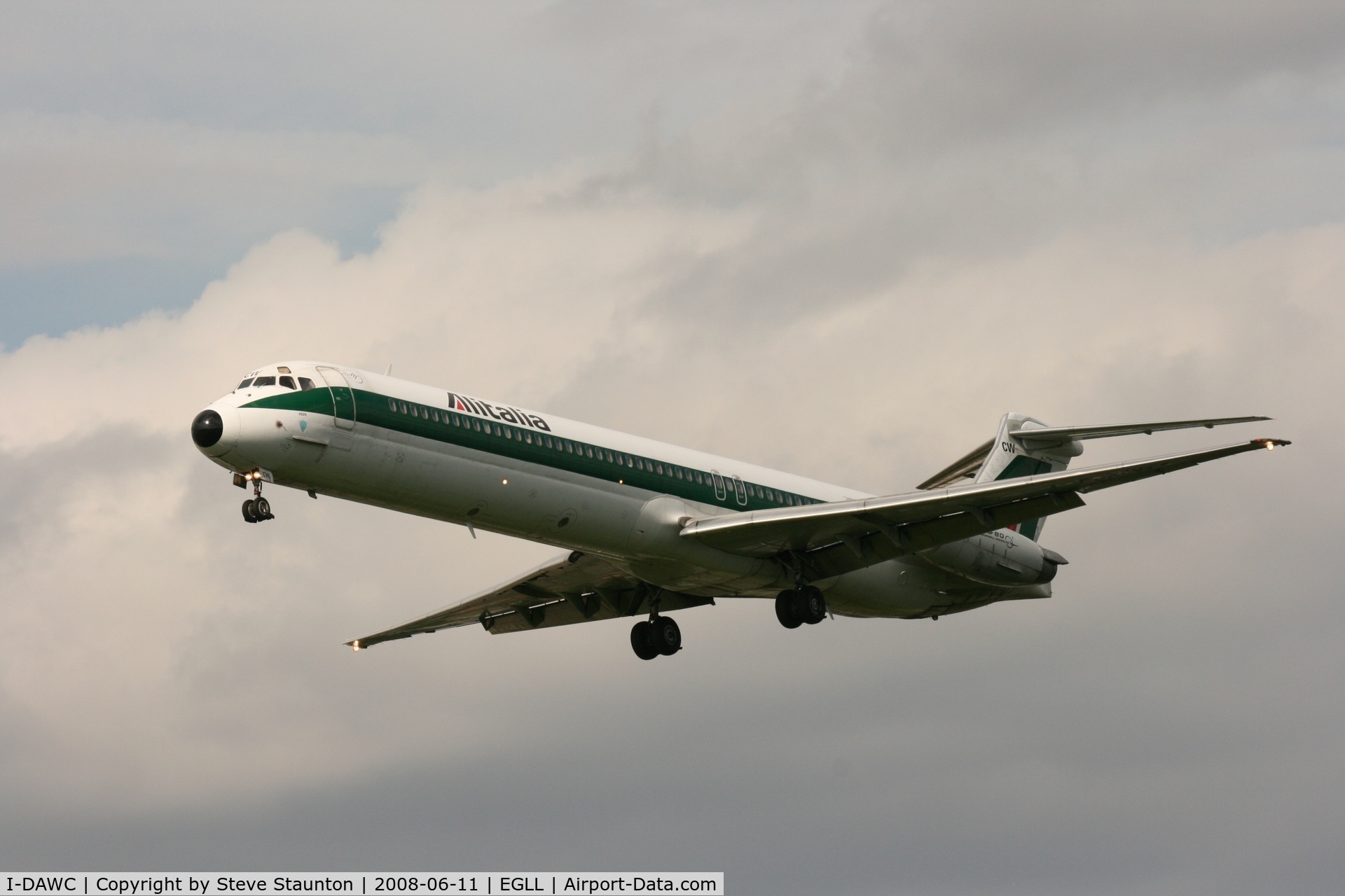I-DAWC, 1984 McDonnell Douglas MD-82 (DC-9-82) C/N 49198/1142, Taken at London Heathrow 11th June 2008