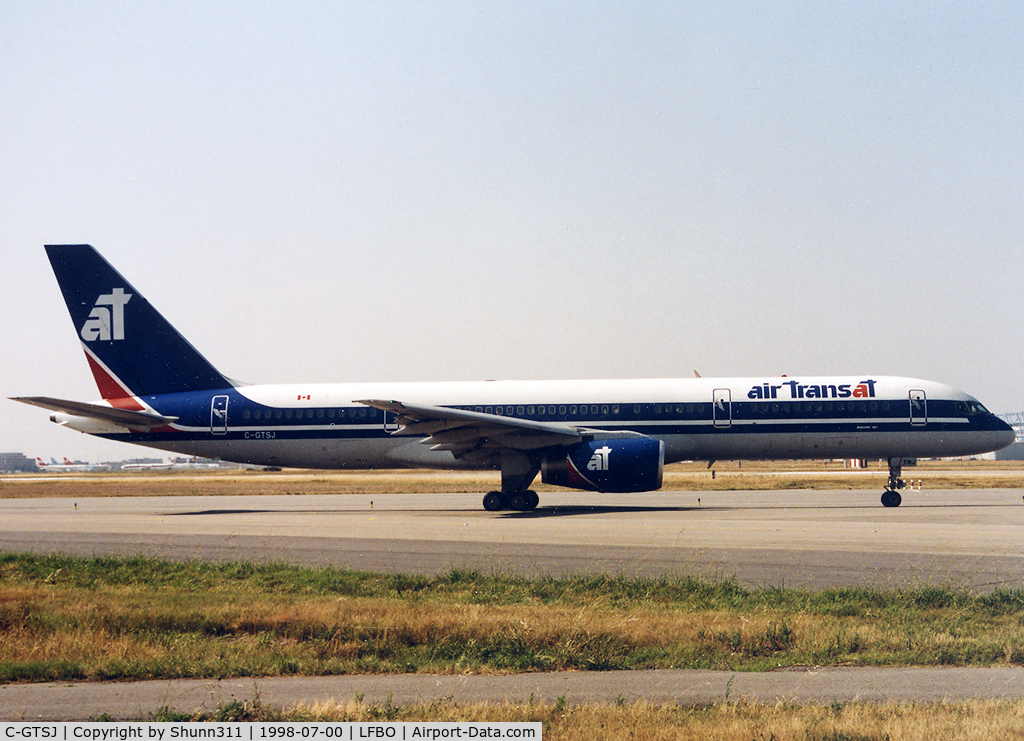 C-GTSJ, 1990 Boeing 757-236 C/N 24772, Lining up rwy 14L for departure...
