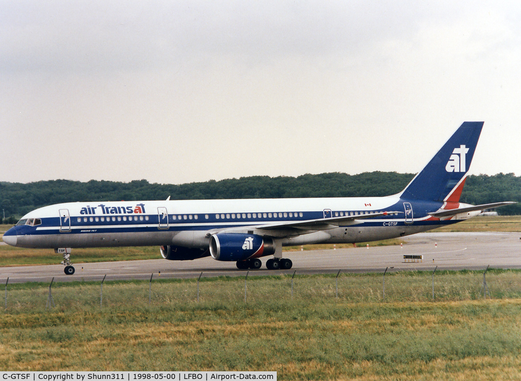 C-GTSF, 1992 Boeing 757-23A C/N 25491, Taxiing to the terminal...