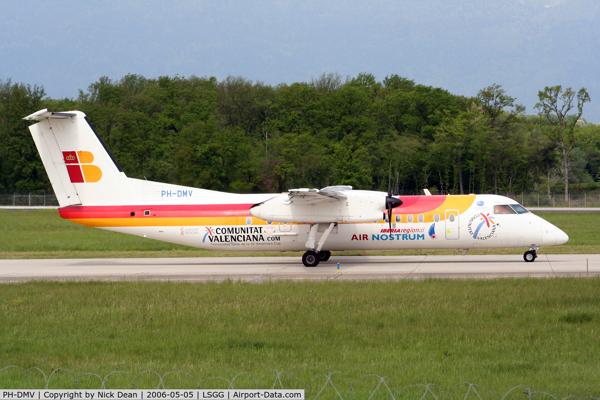 PH-DMV, 2000 De Havilland Canada DHC-8-315Q Dash 8 C/N 570, /