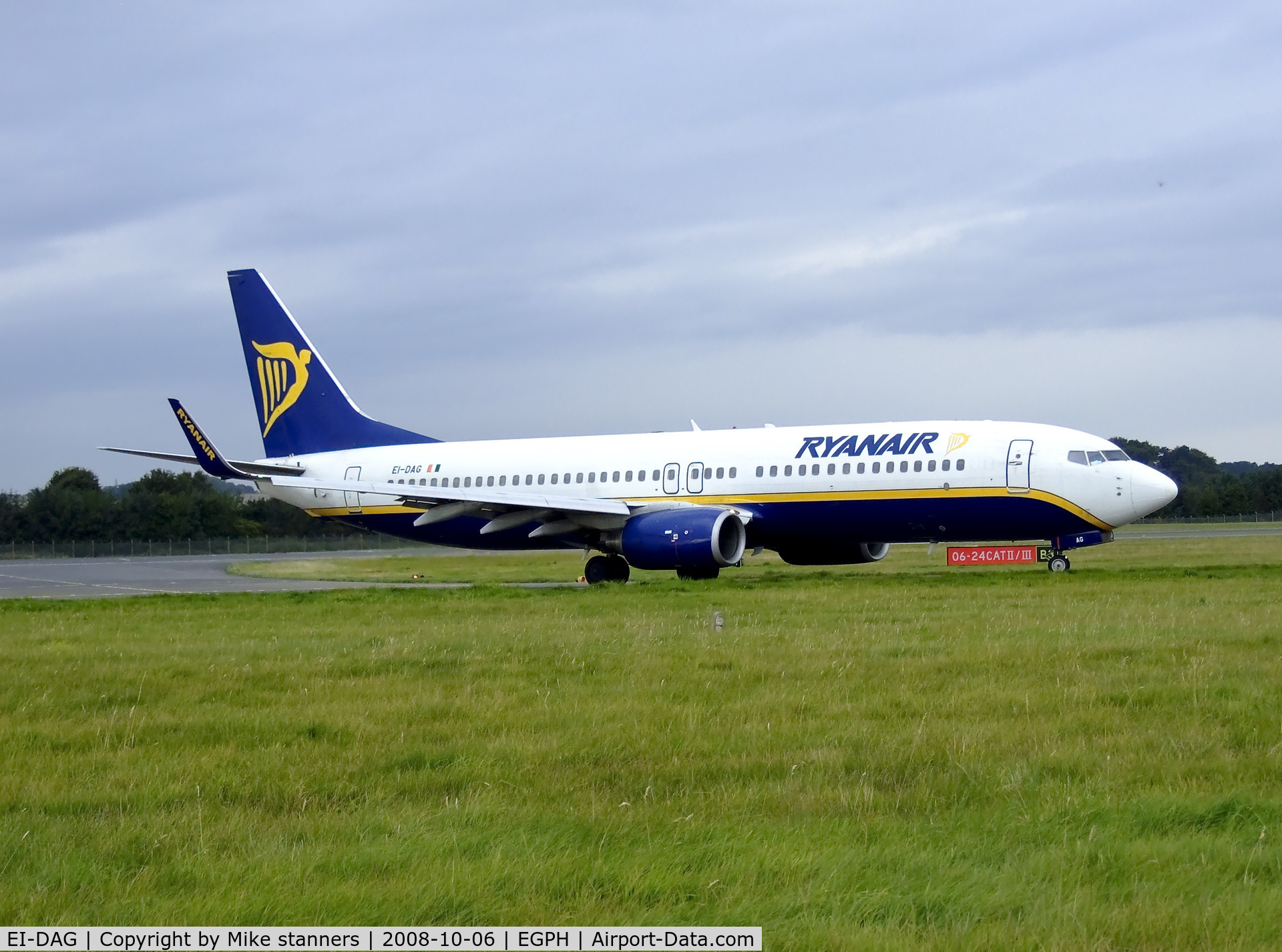 EI-DAG, 2002 Boeing 737-8AS C/N 29940, Ryanair B737 Taxiing into Edinburgh airport