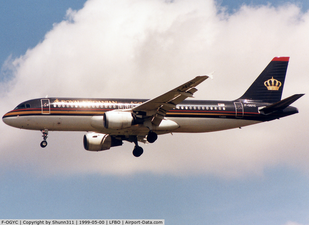 F-OGYC, 1995 Airbus A320-212 C/N 569, Landing rwy 32L