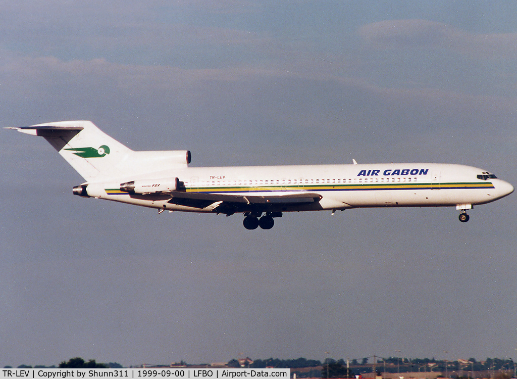 TR-LEV, 1980 Boeing 727-228 C/N 22083, Landing rwy 14L