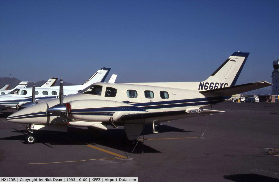 N217RB, 1978 Beech B-60 Duke C/N P-487, As it was in 1993 N666XC