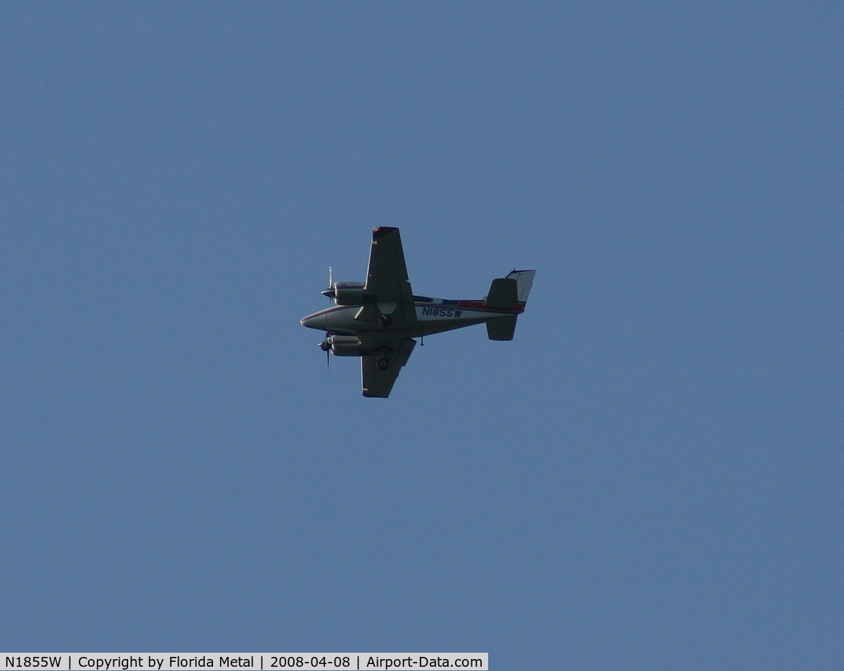 N1855W, 1973 Beech 95-B55 (T42A) Baron C/N TC-1557, Beech Baron 55 in a holding pattern over Lake Parker on way to Sun N Fun