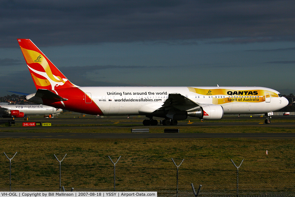 VH-OGL, 1991 Boeing 767-338 C/N 25363, Showing what we Kiwis ( and them Aussies) would rather forget.