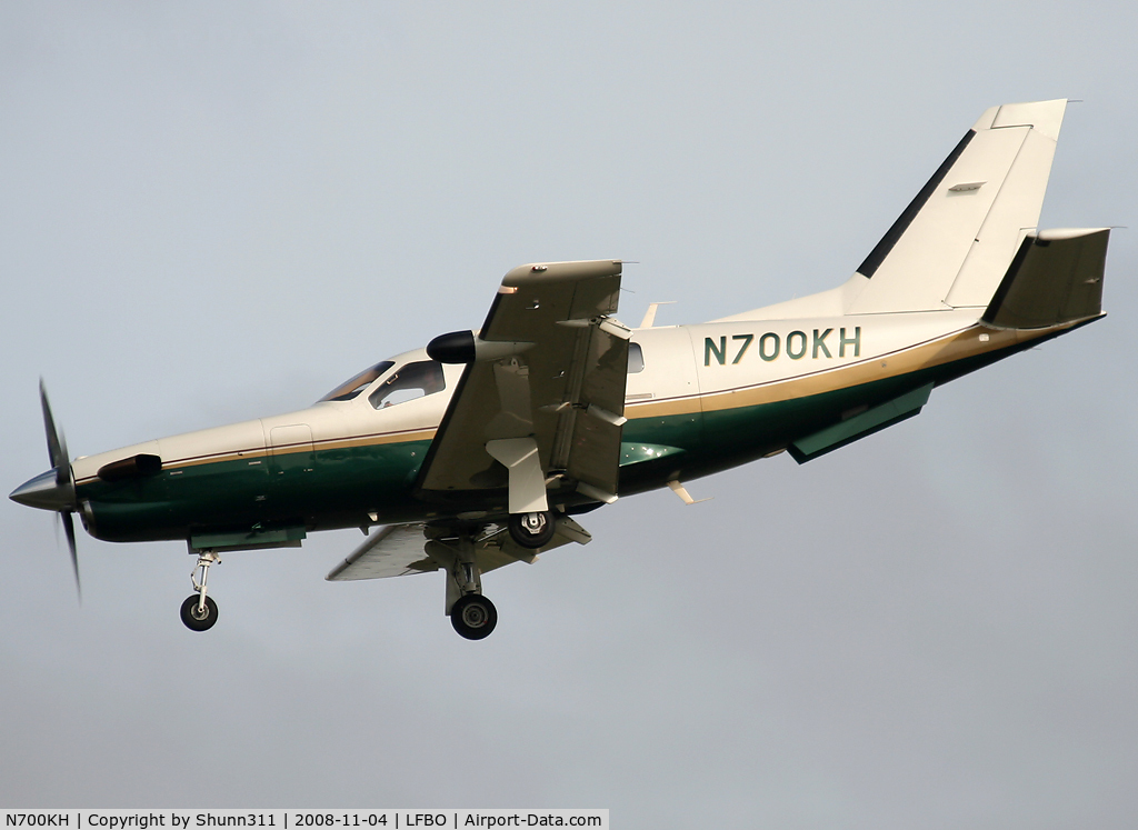 N700KH, 2002 Socata TBM-700 C/N 210, Landing rwy 32L