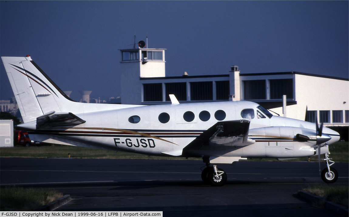 F-GJSD, 1990 Beech C90A King Air C/N LJ-1261, /
