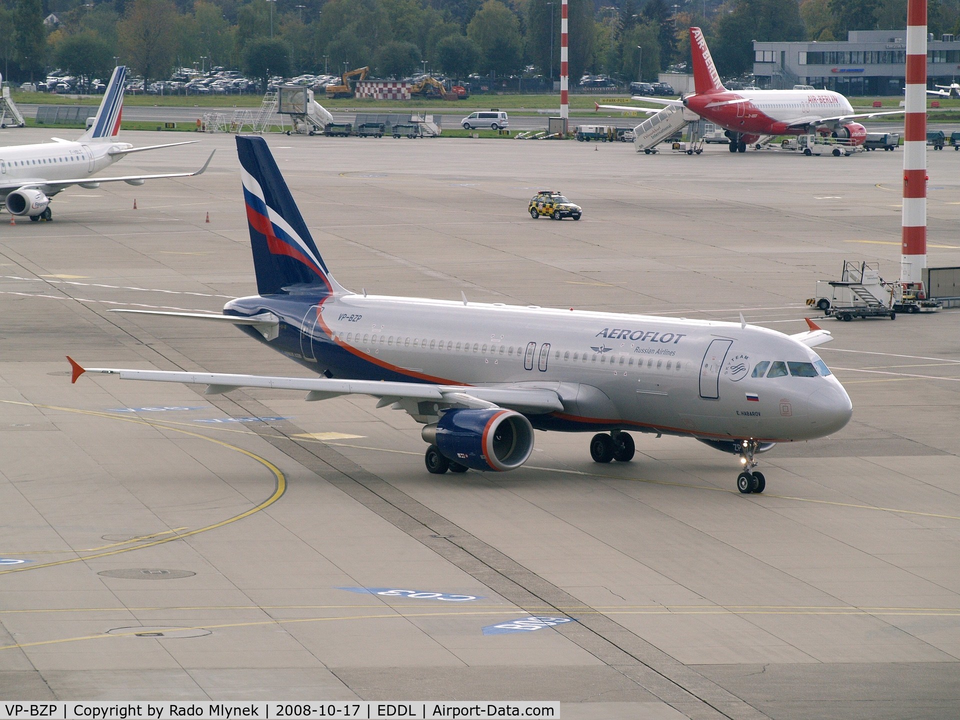 VP-BZP, 2008 Airbus A320-214 C/N 3631, taxying for take-off