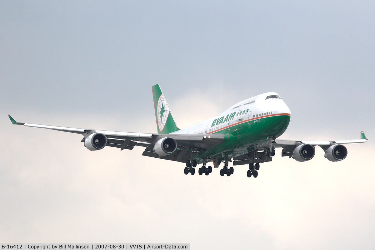 B-16412, Boeing 747-45E C/N 29112, Approach to r/w 25L