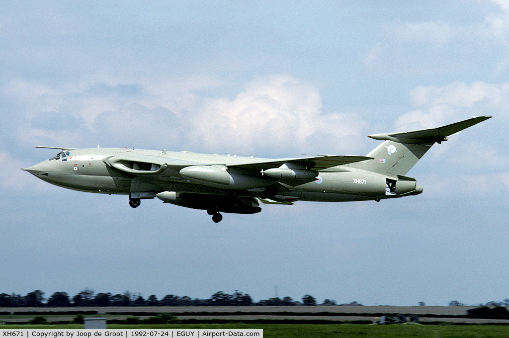 XH671, 1960 Handley Page Victor K.2 C/N HP80/56, The last years of Victor operations. Just that sound of the Conways..!